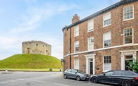 Peckitt Street Apartments